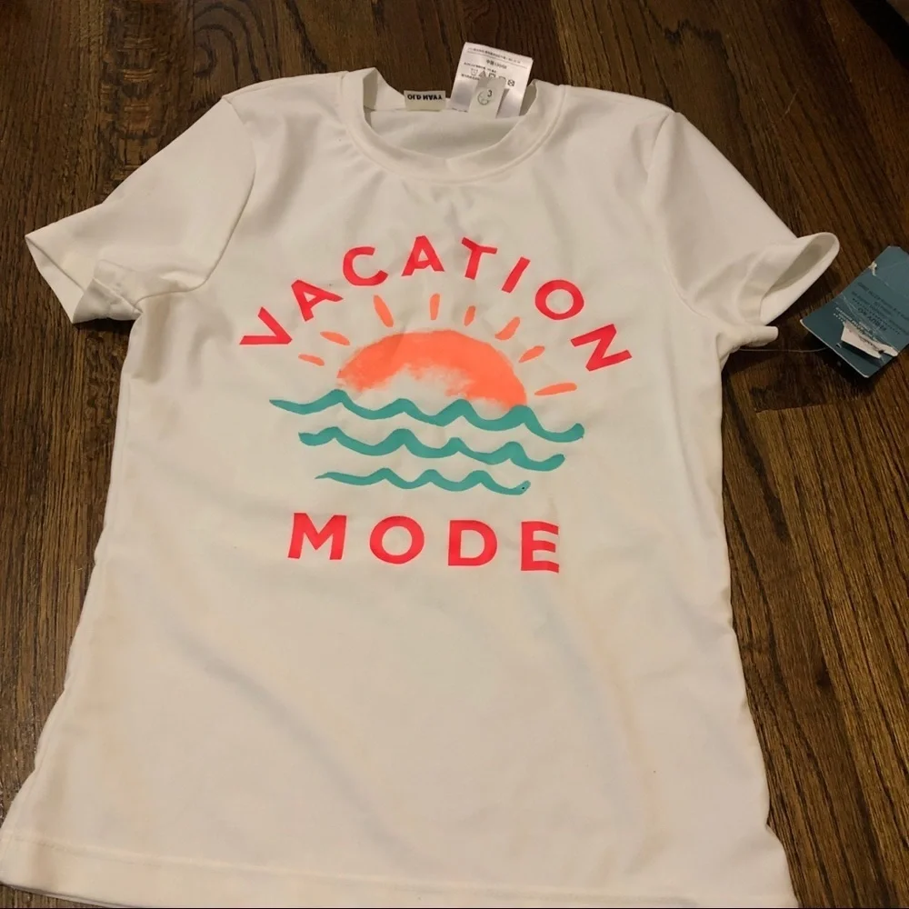 NWT rash guard old navy 🌟 🏖